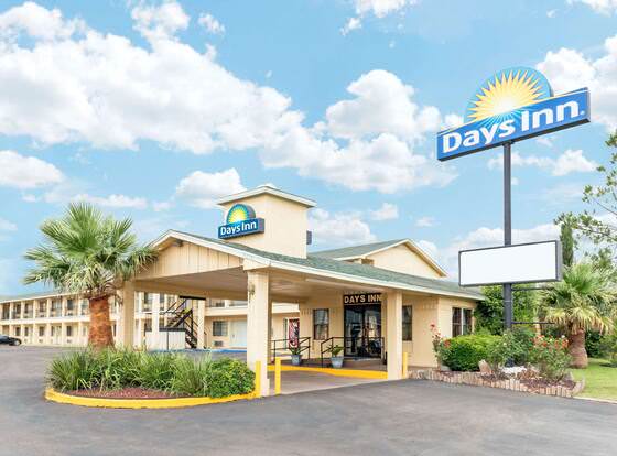 Days Inn by Wyndham Snyder allows check-in for 18 year-old guests