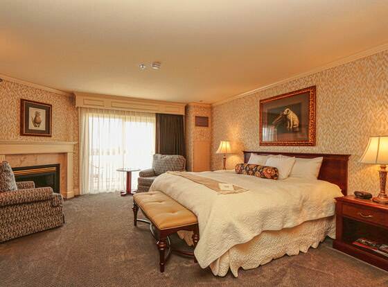 Fairhaven Village Inn allows check-in for 18 year-old guests