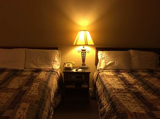 Rustic Motel Rolla allows check-in for 18 year-old guests