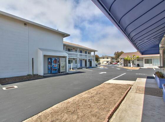 Coastal Valley Inn allows check-in for 18 year-old guests