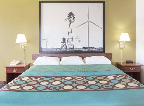 Super 8 by Wyndham Cresco IA allows check-in for 18 year-old guests