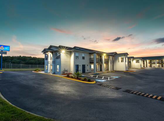 Studio 6 Greenville, SC - I-85 Near Downtown allows check-in for 18 year-old guests