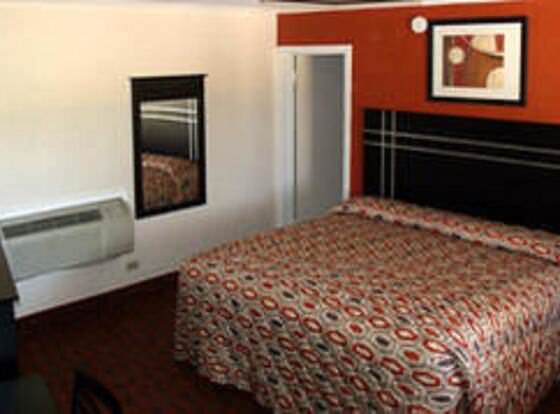 Woodlawn Hills Motel allows check-in for 18 year-old guests