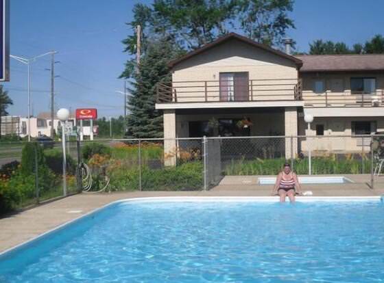 Malibu Inn allows check-in for 18 year-old guests