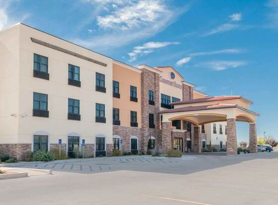 Comfort Suites allows check-in for 18 year-old guests