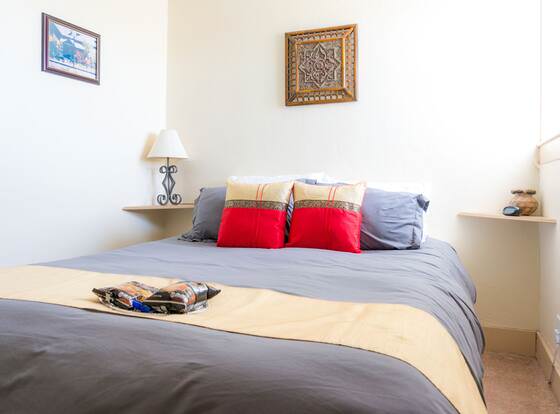 Indiana Jones Bed & Breakfast allows check-in for 18 year-old guests