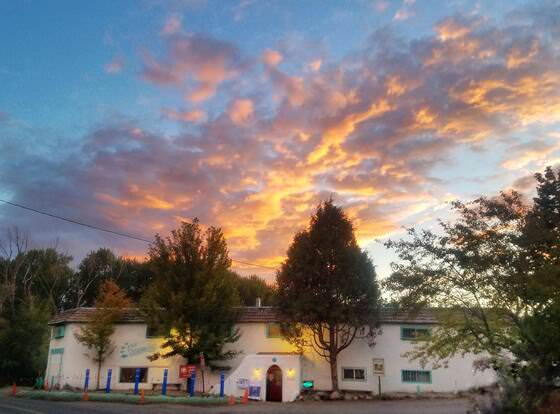 SnowMansion Taos Adventure Lodge allows check-in for 18 year-old guests
