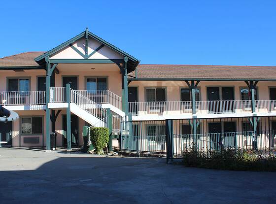 Best Whittier Inn allows check-in for 18 year-old guests