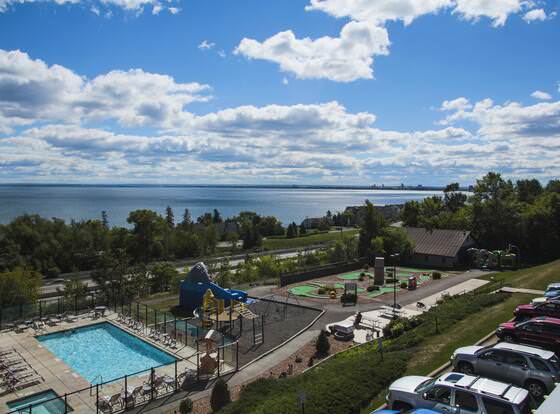 Edgewater Hotel & Waterpark allows check-in for 18 year-old guests