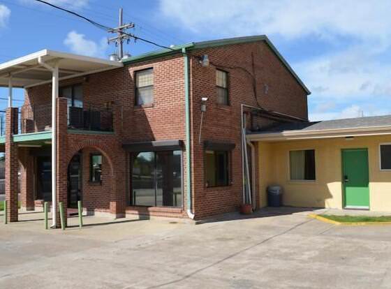 Royal Inn of New Orleans allows check-in for 18 year-old guests