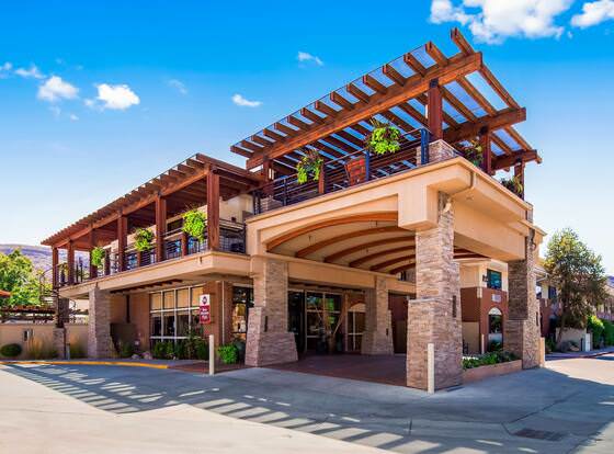 Best Western Plus Canyonlands Inn allows check-in for 18 year-old guests