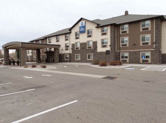 Best Western Duchesne Inn allows check-in for 18 year-old guests