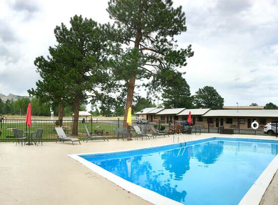 Estes Mountain Lodge allows check-in for 18 year-old guests