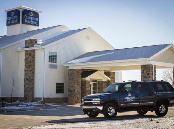 Cobblestone Inn & Suites - Steele allows check-in for 18 year-old guests