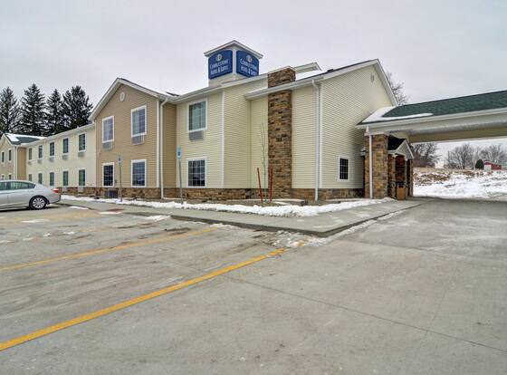 Cobblestone Hotel & Suites - Punxsutawney allows check-in for 18 year-old guests