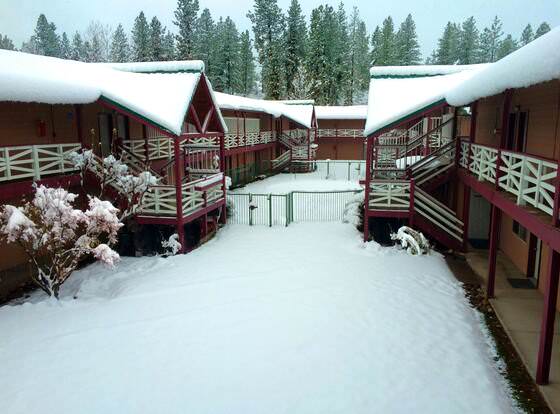 AbbyCreek Inn allows check-in for 18 year-old guests