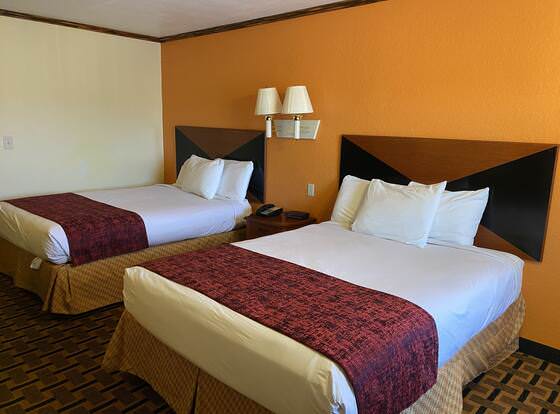 Green Bird Inn allows check-in for 18 year-old guests