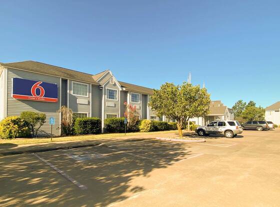 Motel 6 McAlester, OK - South allows check-in for 18 year-old guests