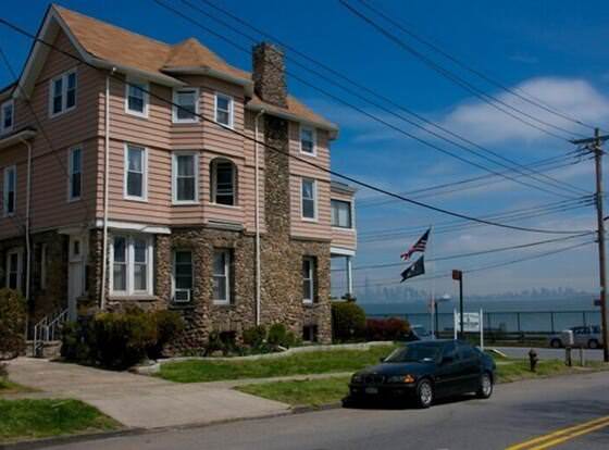 The Harbor House Bed & Breakfast allows check-in for 18 year-old guests