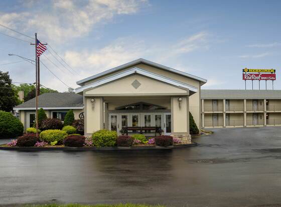 Red Roof Inn & Suites Herkimer allows check-in for 18 year-old guests