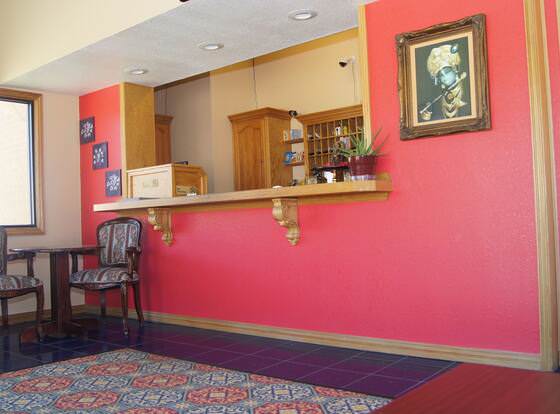 Holiday Lodge & Suites allows check-in for 18 year-old guests