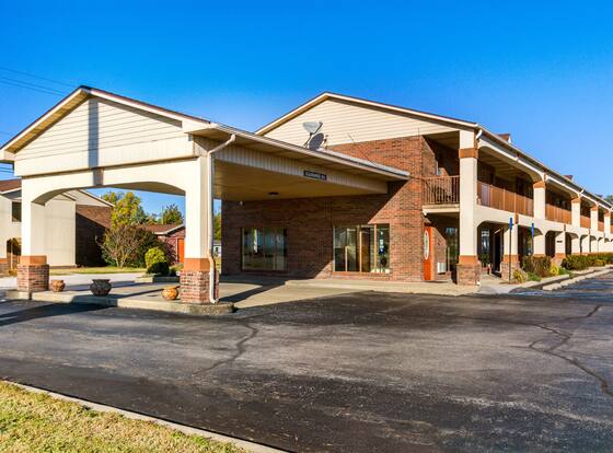 Red Roof Inn Vincennes allows check-in for 18 year-old guests