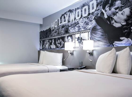 Glen Capri Inn & Suites - Burbank Universal allows check-in for 18 year-old guests