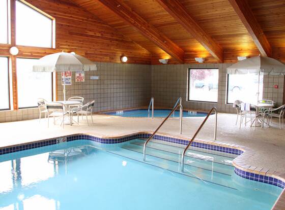 MountainView Lodge & Suites allows check-in for 18 year-old guests