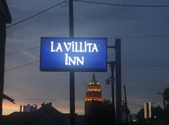La Villita Inn allows check-in for 18 year-old guests