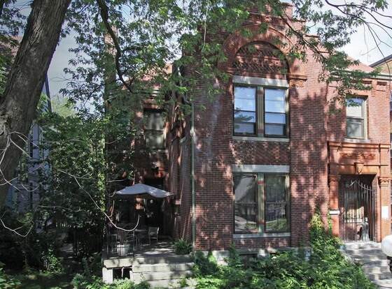 Old Northside Bed & Breakfast allows check-in for 18 year-old guests