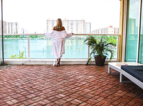 Best Holiday Suites allows check-in for 18 year-old guests