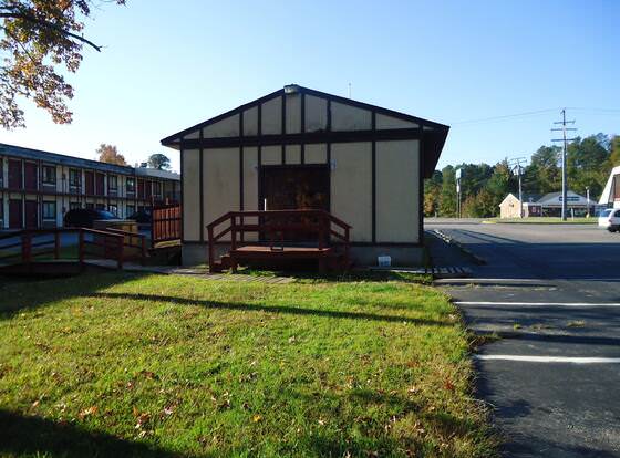 American Inn Motel allows check-in for 18 year-old guests