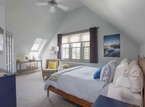 The Hotel Portsmouth allows check-in for 18 year-old guests