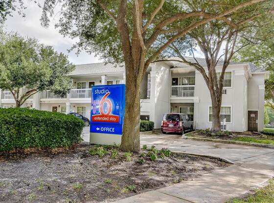 Studio 6 Houston, TX - Hobby South allows check-in for 18 year-old guests