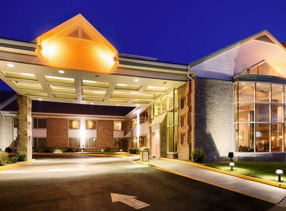Best Western Plus Gold Country Inn allows check-in for 18 year-old guests