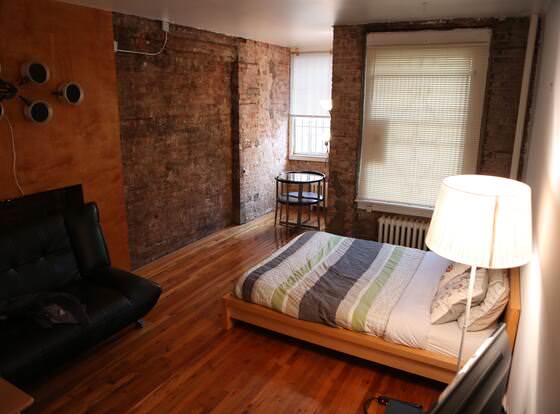 Metro Studio Apartment in Kipsbay allows check-in for 18 year-old guests