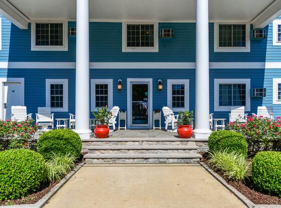 Commander Beach House Hotel allows check-in for 18 year-old guests