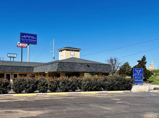 Hotel Vernon allows check-in for 18 year-old guests