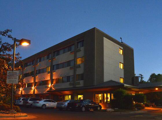 Riversage Billings Inn allows check-in for 18 year-old guests