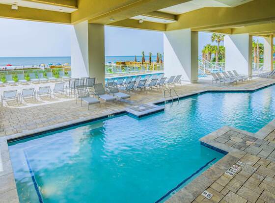 Hilton Grand Vacations Club Ocean 22 Myrtle Beach. allows check-in for 18 year-old guests
