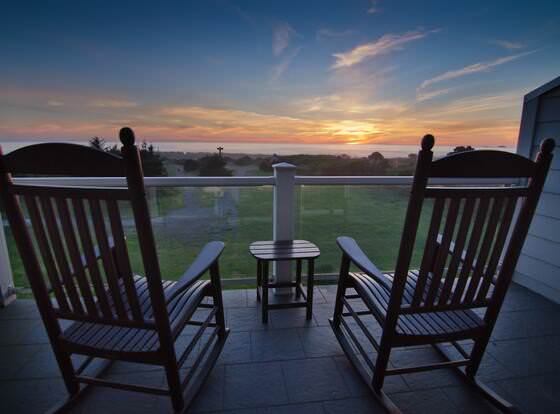 Pacific Reef Hotel & Light Show allows check-in for 18 year-old guests