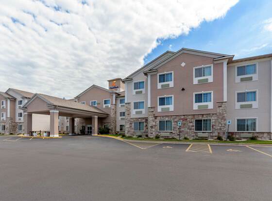 Comfort Suites Delavan - Lake Geneva Area allows check-in for 18 year-old guests