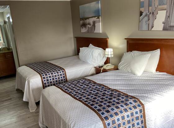 Inn Between The Hedges allows check-in for 18 year-old guests