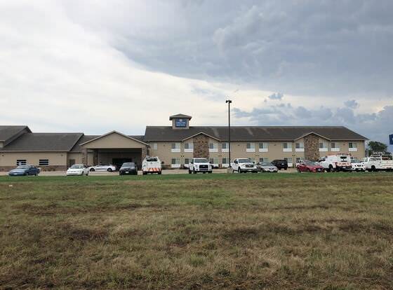 Cobblestone Inn & Suites - Fort Madison allows check-in for 18 year-old guests