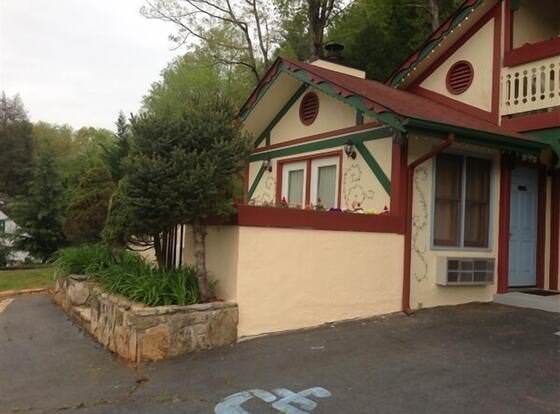 Heidi Motel allows check-in for 18 year-old guests