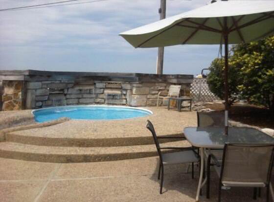 Quails Nest Inn and Suites allows check-in for 18 year-old guests