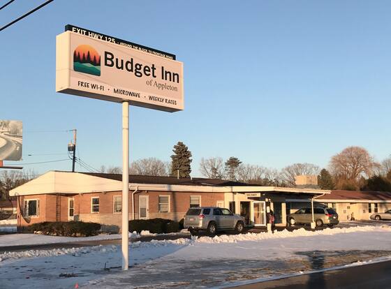 Budget Inn Of Appleton allows check-in for 18 year-old guests