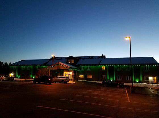 Boulder Creek Inn allows check-in for 18 year-old guests