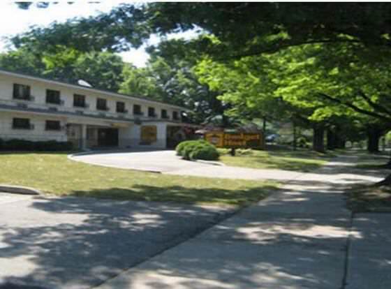Budget Host Town Center Motel allows check-in for 18 year-old guests