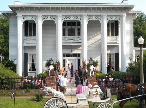 Shadowlawn Bed & Breakfast allows check-in for 18 year-old guests